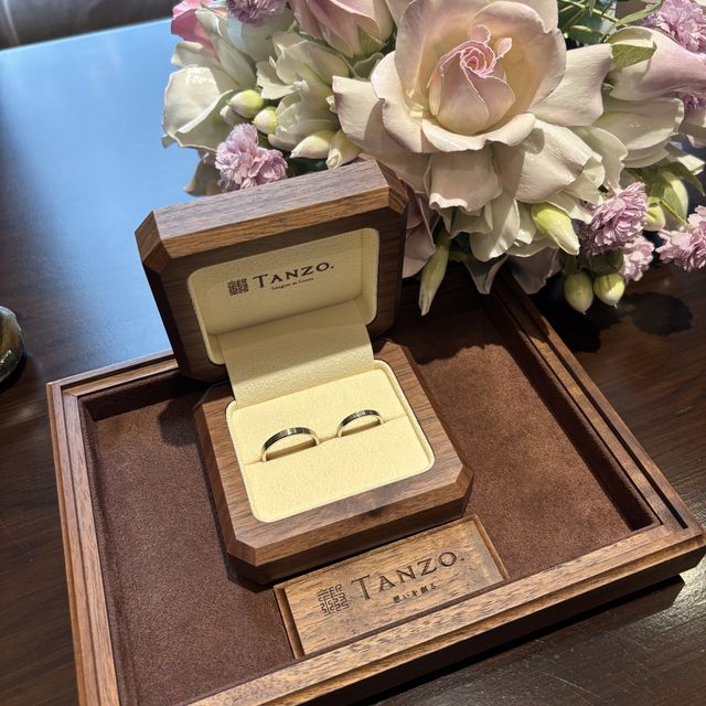【TANZO.(鍛造指輪)の口コミ】 シンプルなデザイン、形、着け心地、色とすべてにこだわり、なるべく相手…