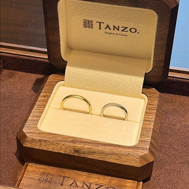 【TANZO.(鍛造指輪)の口コミ】 長くつけるものなので、お互いに好きな色にしました。
また、マットとスタ…