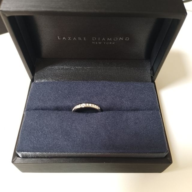 【ラザール ダイヤモンド(LAZARE DIAMOND)の口コミ】 プラチナ感がたっぷり感じられる、かつダイヤモンド輝くありそうでなかな…
