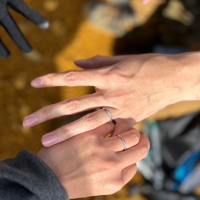 【アイプリモ(I-PRIMO)の口コミ】 細身で無駄のないデザインが指に自然になじみ、長時間つけても違和感のな…