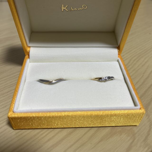 【ケイウノ ブライダル(K.UNO BRIDAL)の口コミ】 裏面のレーザー刻印やつや消し加工など、自分たちの希望をかなり盛り込ん…