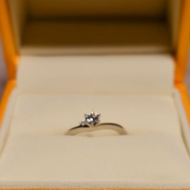 【ケイウノ ブライダル(K.UNO BRIDAL)の口コミ】 左のダイヤモンドがアクセントになっている
普段使いにも特別な日にも活躍…