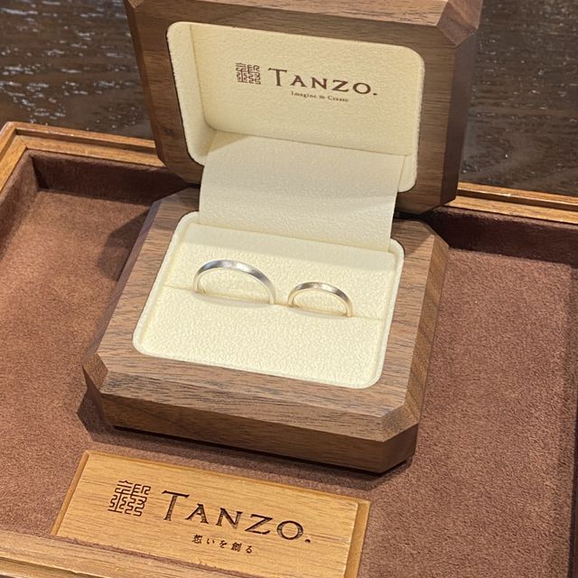 【TANZO.(鍛造指輪)の口コミ】 甲丸ストレート　全周粗めマット　私はゴールドで相手がプラチナを選びま…