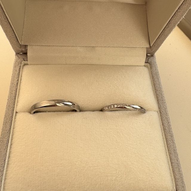 【Toi-lueur(トワル)の口コミ】 細身の指輪になっていて、フィレールという名前の指輪で言葉で紡ぎ、奏で…