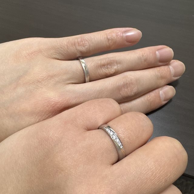 【TANZO.(鍛造指輪)の口コミ】 金線がオリジナリティを高めてる気がして気に入っています。側面にもスタ…