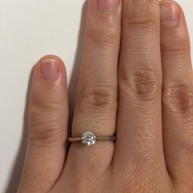 【銀座ダイヤモンドシライシの口コミ】 中心部に向かって、アームが細くなっているので、小さく短い指の私でも少…