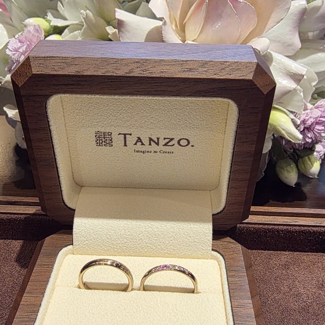 【TANZO.(鍛造指輪)の口コミ】 甲丸ストレートでダイヤの配色にもこだわったデザイン。
TANZOならではの…