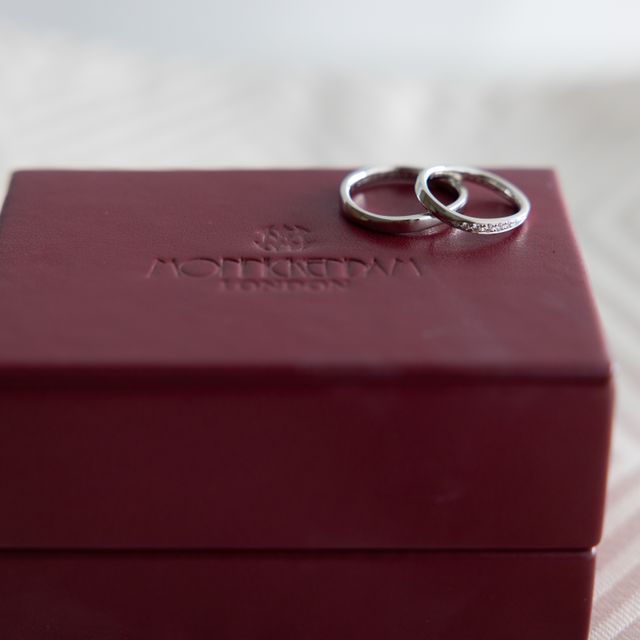 【モニッケンダム(MONNICKENDAM)の口コミ】 ダイヤモンドがキラキラ輝いていて指が細く見えます。
イニシャルや、入籍…