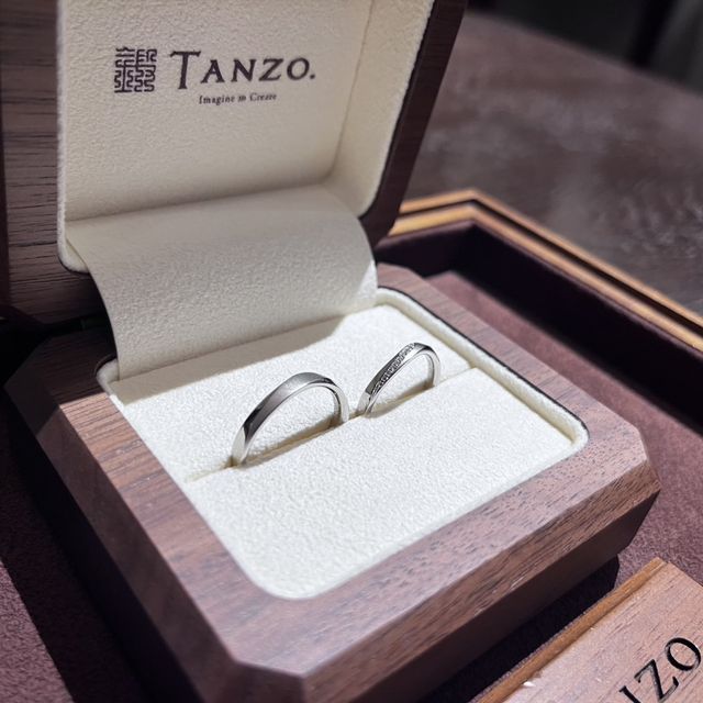 【TANZO.(鍛造指輪)の口コミ】 ◦丈夫なつくり。
◦ダイヤの入れ方こだわりました。普段使いしやすいような…