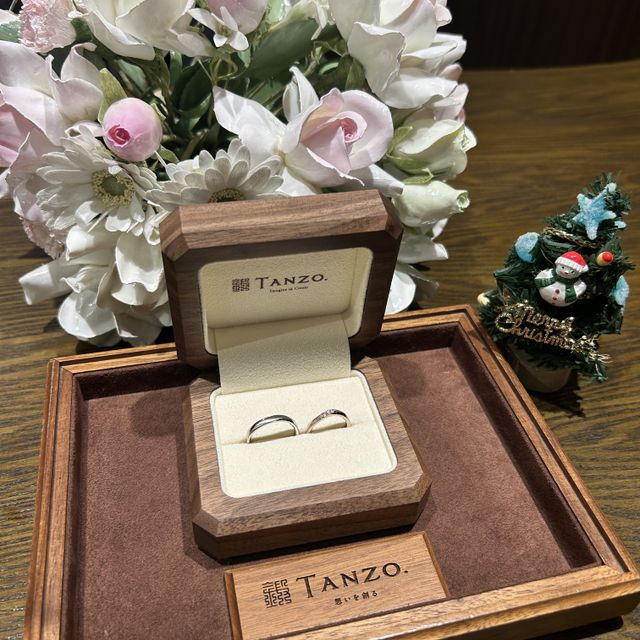 【TANZO.(鍛造指輪)の口コミ】 フルオーダーで鍛造製法で丈夫です。
新郎の指輪はマット加工、新譜の指輪…