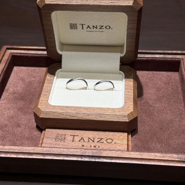 【TANZO.(鍛造指輪)の口コミ】 まっすぐではなく、ウェーブしてるタイプが良くてキラキラしているダイヤ…