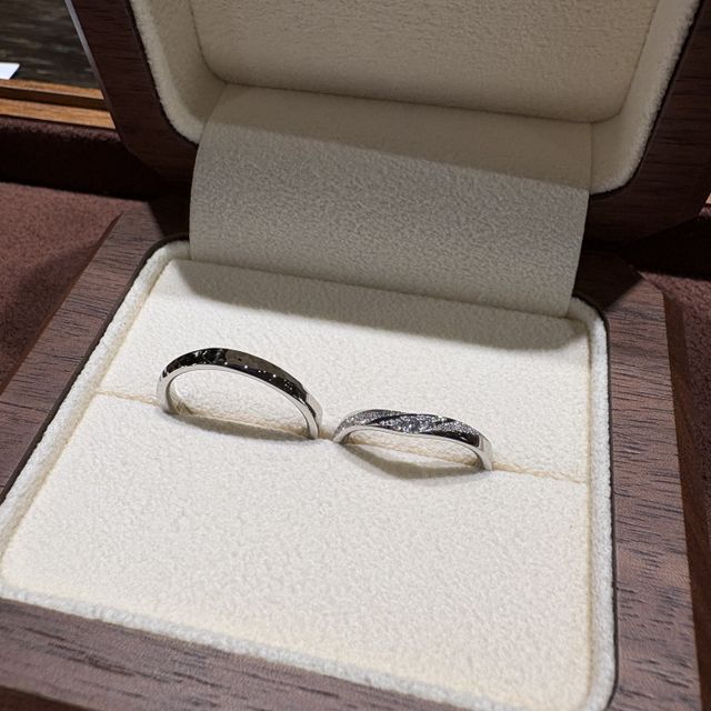 【TANZO.(鍛造指輪)の口コミ】 機能性: とても頑丈で、普段使いが気にせずできる点が気に入りました。ゴ…