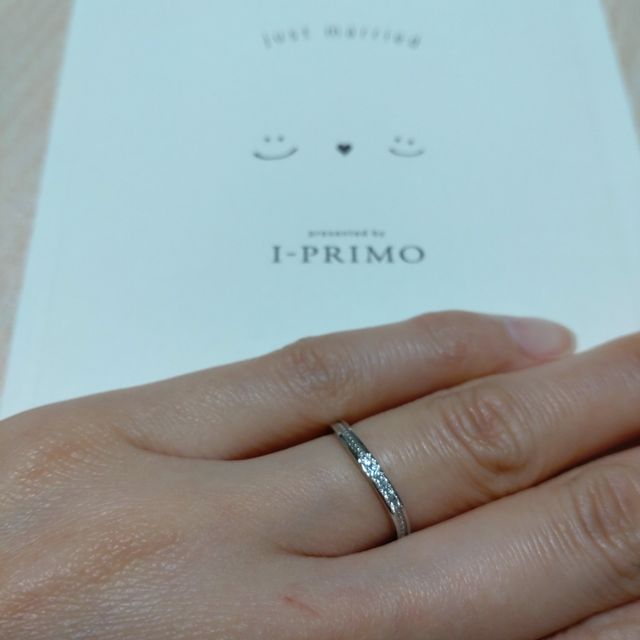 【アイプリモ(I-PRIMO)の口コミ】 指輪はプラチナで出来ており、指輪を一周するようにみの打ちされていて、…