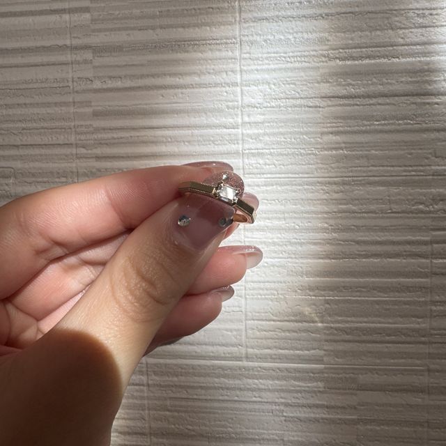 【ORECCHIO(オレッキオ)の口コミ】 オレッキオらしい直線的で洗練されたデザインが魅力の指輪。上質なゴール…