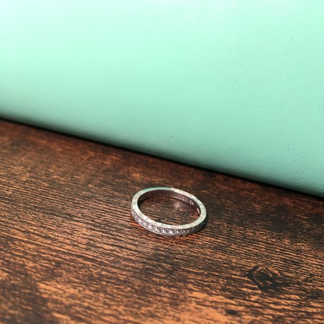 【AbHeri(アベリ)の口コミ】 婚約指輪は無しで結婚指輪のみと決めていた為、シンプルなデザインながら…