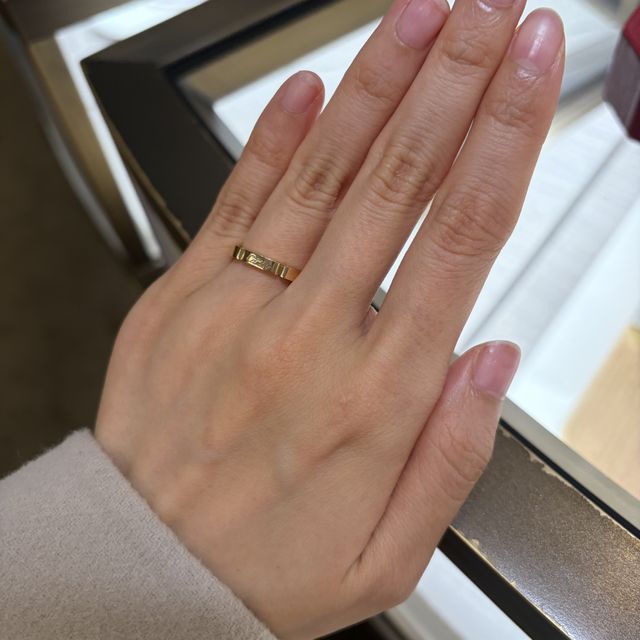 【カルティエ(Cartier)の口コミ】 憧れのパンテールです。婚約指輪と言えばダイヤが定番ですが、普段でも使…