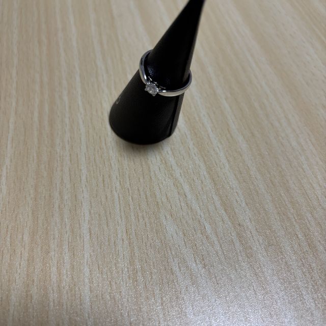 【ティファニー(Tiffany & Co.)の口コミ】 指輪のダイヤモンドがある中心部分に向けてリングが細くなっているデザイ…