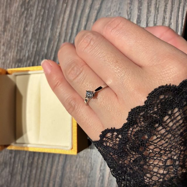 【ケイウノ ブライダル(K.UNO BRIDAL)の口コミ】 シンプルなデザインで普段使いも可能だと思います。何歳になってもつけら…