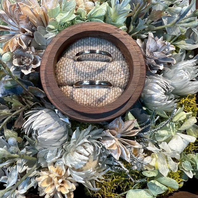 【鎌倉彫金工房の口コミ】 普段使いしやすいようにシンプルなデザインで仕上げました。お互いのリン…