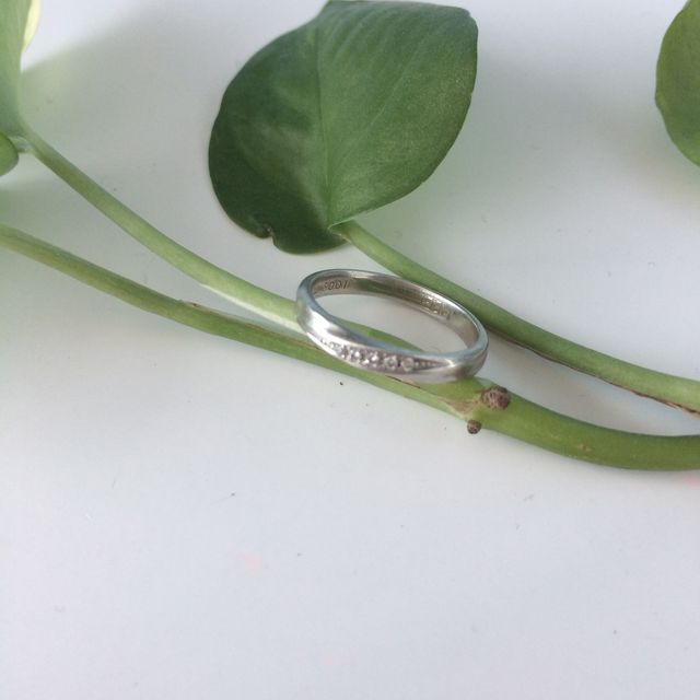 【ギンザタナカブライダル(GINZA TANAKA BRIDAL)の口コミ】 曲線の多い、でもシンプルなデザインに惹かれました。いくつも試着しまし…