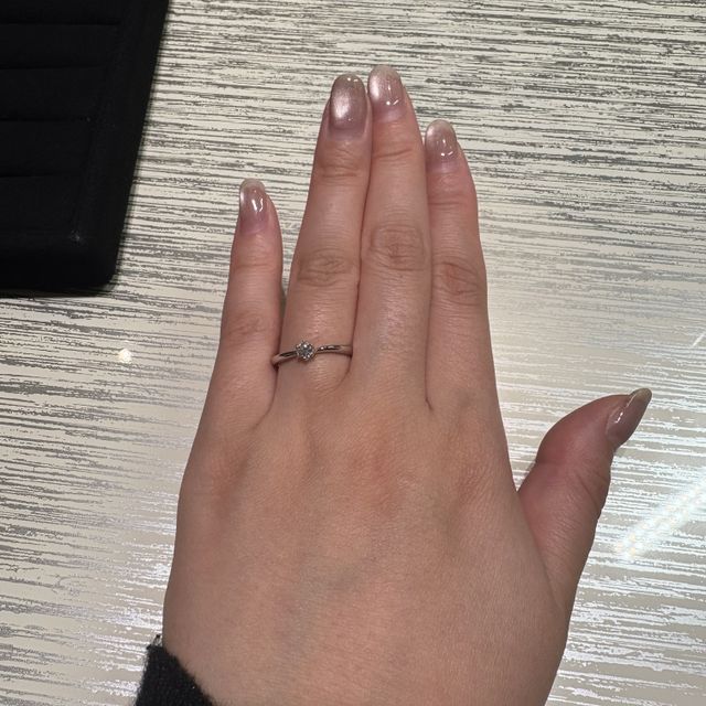 【アイプリモ(I-PRIMO)の口コミ】 指にはめた瞬間、自然なウェーブが指の形にぴったり沿い、手元がとてもき…