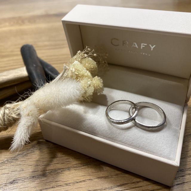 【CRAFY(クラフィ)の口コミ】 指輪の種類はシンプルなもの長くつけることを重視したためプラチナを選ん…