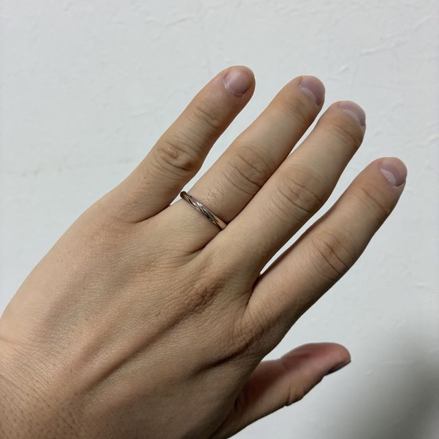 【アイプリモ(I-PRIMO)の口コミ】 素材はブラウンゴールドです。妻は、プラチナかピンクゴールドの指輪を希…