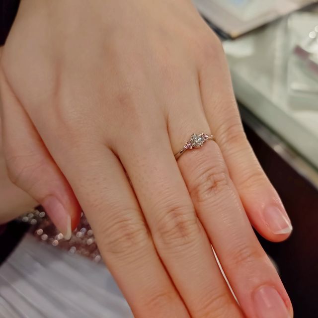 【Ginza Rim(銀座リム)の口コミ】 デザインは、ピンクダイアモンドのものが豊富にあり、日本各地からそれを…