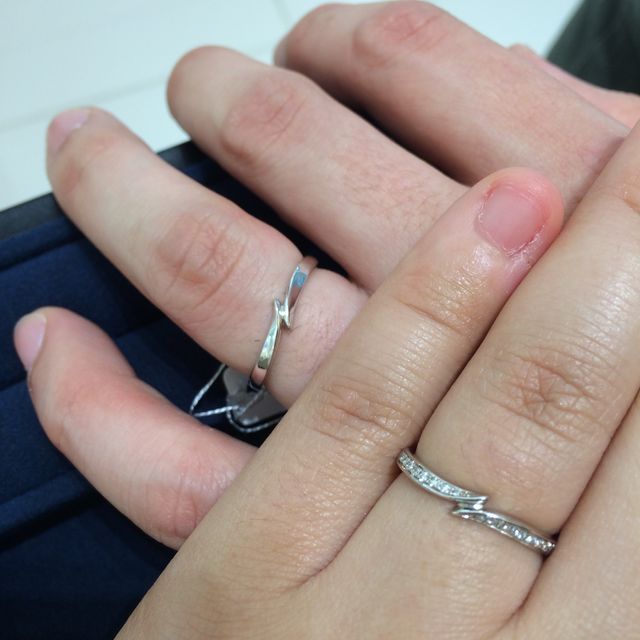【4℃ BRIDAL(ヨンドシーブライダル)の口コミ】 ペアリングで付けていた指輪のデザインが気に入ってて、似たようなものに…