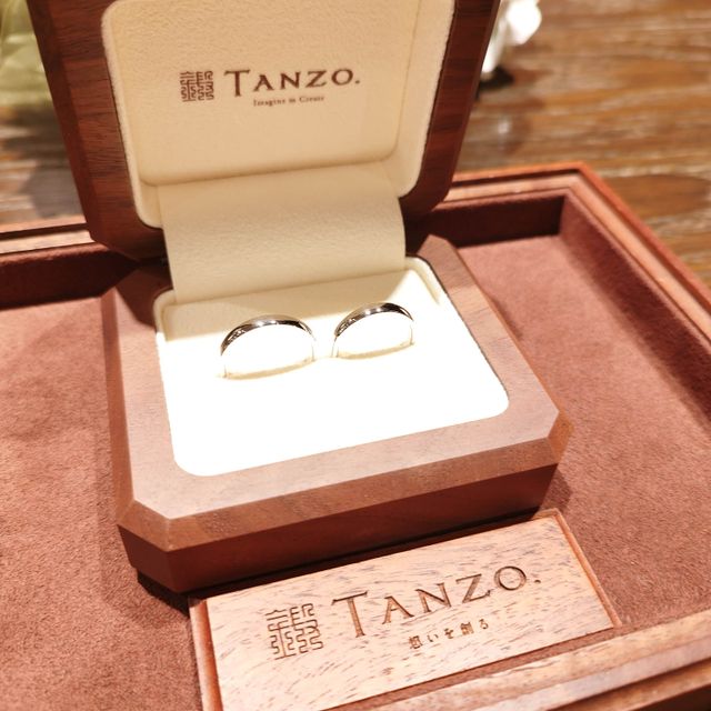 【TANZO.(鍛造指輪)の口コミ】 プラチナ素材のため変形しやすい所を鍛造製法によりカバーをしている。毎…
