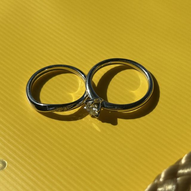 【ケイウノ ブライダル(K.UNO BRIDAL)の口コミ】 ウェーブデザインのおかげで指がすらっと長く見えて、とても綺麗に見えま…