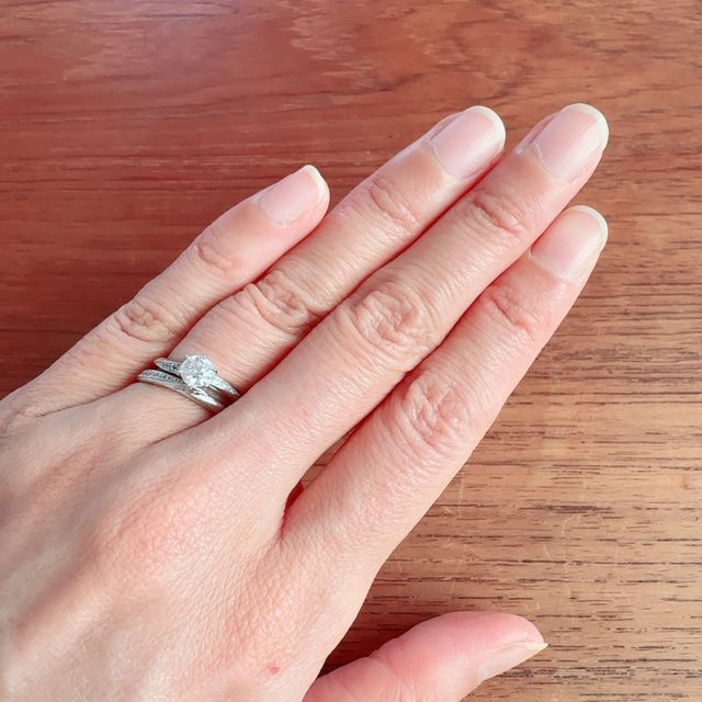 【宝寿堂(ほうじゅどう)の口コミ】 まっすぐなデザインだと指にフィットせずに、着け心地が悪く感じたのです…