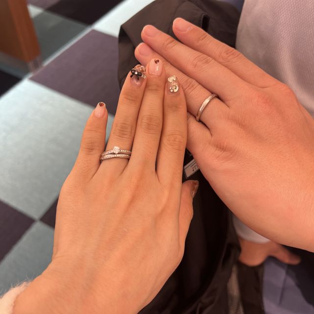 【銀座ダイヤモンドシライシの口コミ】 セットリングの中で1番可愛いかった！
また付け心地が指の輪郭に沿ってい…