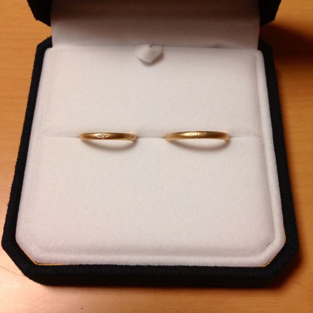 【festaria bijou SOPHIA(フェスタリア ビジュソフィア)の口コミ】 デザインが気に入った。渦巻きを楕円形にしたような小さな型押しがされて…