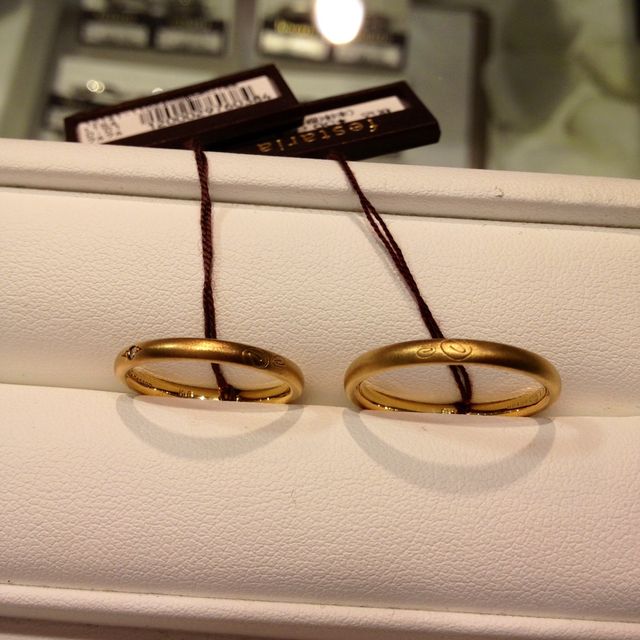 【festaria bijou SOPHIA(フェスタリア ビジュソフィア)の口コミ】 デザインが気に入った。渦巻きを楕円形にしたような小さな型押しがされて…