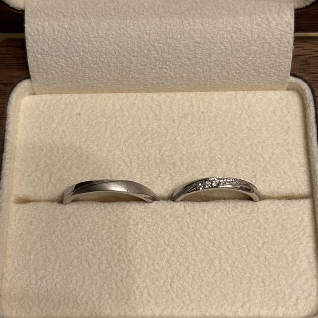 【TANZO.(鍛造指輪)の口コミ】 私は華やかさを出すためにスターダストを入れ、旦那はシンプルなマット加…