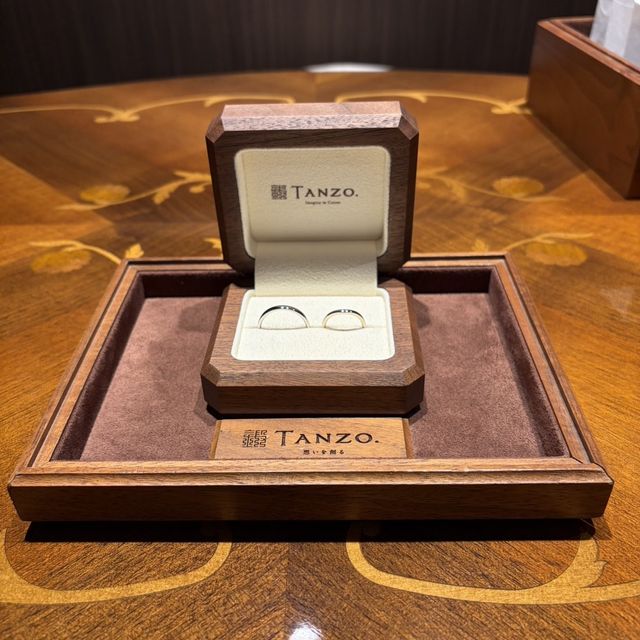 【TANZO.(鍛造指輪)の口コミ】 2人で統一感のあるデザインにしたくて、ご相談しながら決定しました♪
シャ…
