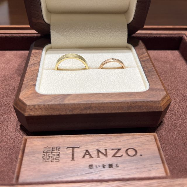 【TANZO.(鍛造指輪)の口コミ】 TANZO.の指輪を選ぶ時に、丁寧な接客を受けて購入を決めました。
アイスマ…