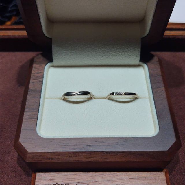 【TANZO.(鍛造指輪)の口コミ】 ・シンプルながら洗練されたデザインであること。
・婚約指輪と結婚指輪の…