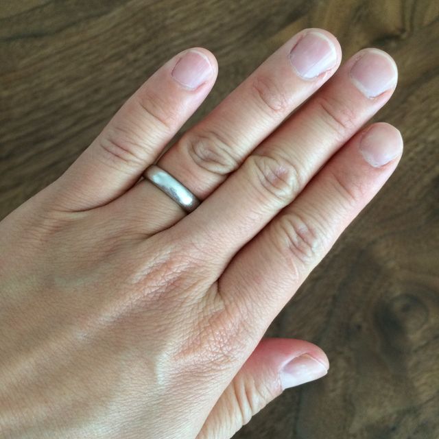 【ティファニー(Tiffany & Co.)の口コミ】 シンプルなかまぼこタイプの指輪を探していました。細すぎてしまうと、一…
