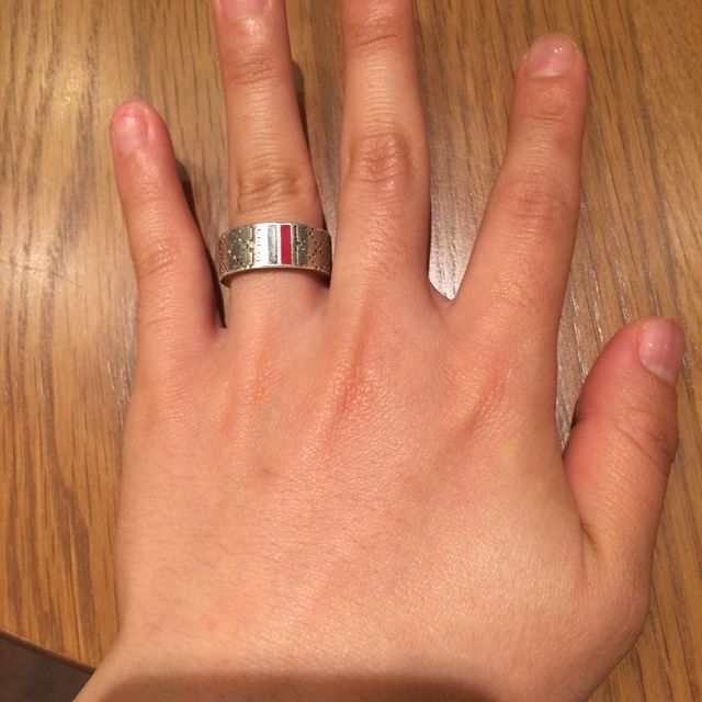 【グッチ(GUCCI)の口コミ】 人と同じにならない。

デザインリングなのでマリッジ用ではないのですが…