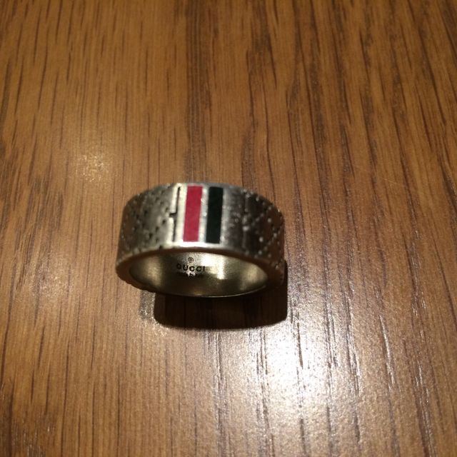 【グッチ(GUCCI)の口コミ】 人と同じにならない。

デザインリングなのでマリッジ用ではないのですが…