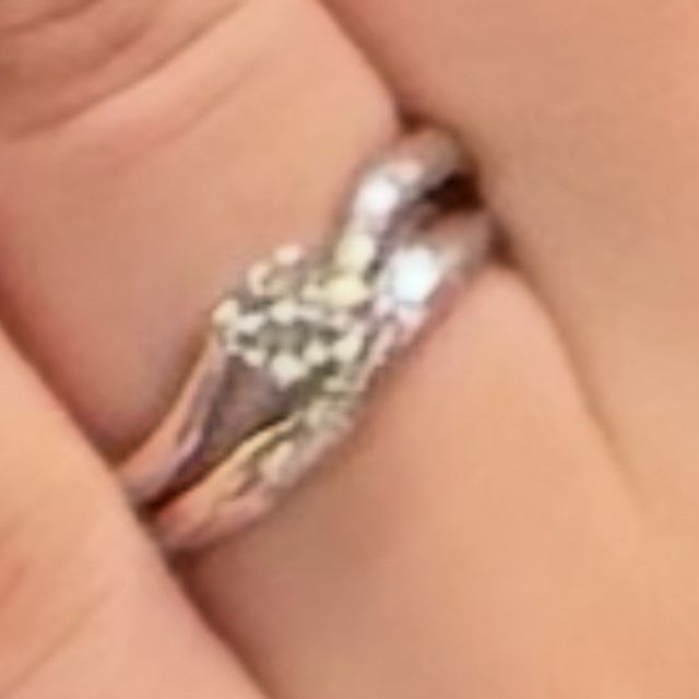 【ラザール ダイヤモンド(LAZARE DIAMOND)の口コミ】 シンプルかつ高級感もあり、とても可愛らしいと思いました。
婚約指輪は一…