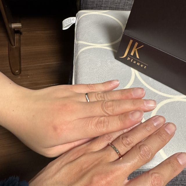 【JKPLANET(JKプラネット)の口コミ】 ピンクゴールドとシルバー二種類の色が混じって光の加減で指輪の見え方が…