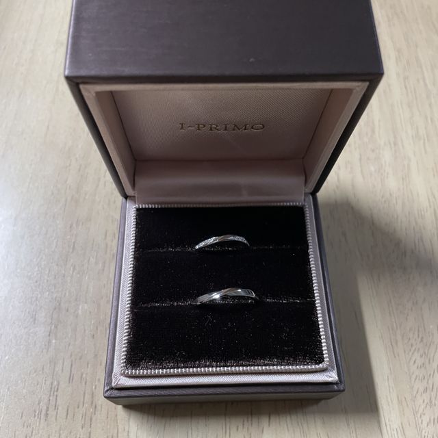 【アイプリモ(I-PRIMO)の口コミ】 指が綺麗に見えるように少しウェーブが入ってるデザインが最高です。
さり…