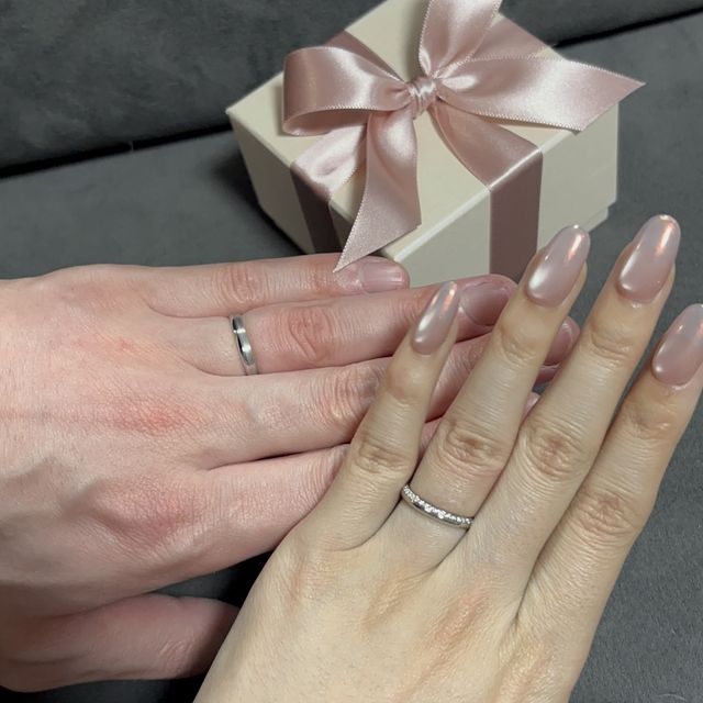 【アイプリモ(I-PRIMO)の口コミ】 半分ダイヤモンドが付いているデザインで、上下逆でつけた時の印象を変え…