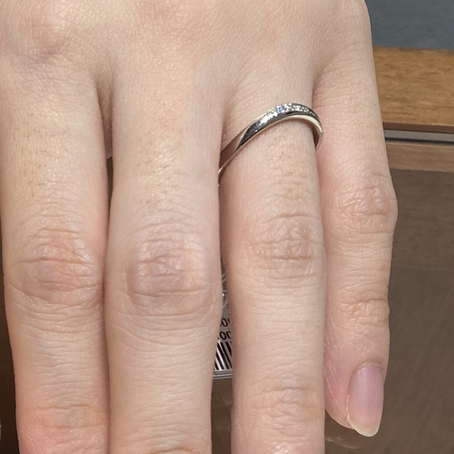 【銀座ダイヤモンドシライシの口コミ】 王道のシンプルなデザインです。銀座ダイヤモンドシライシは母親世代も知…