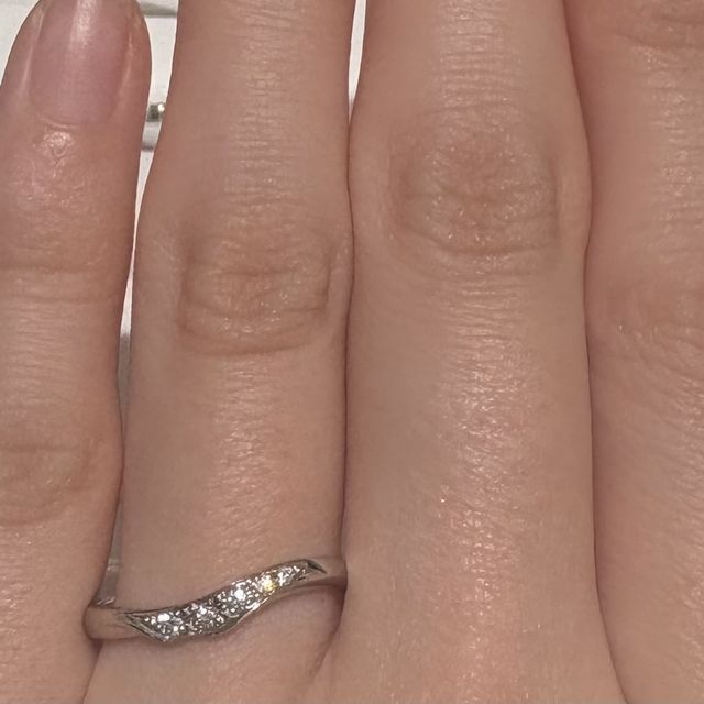 【俄(にわか)の口コミ】 人と被らないデザインがいいなと思っていたので、シンプルなものよりも個…