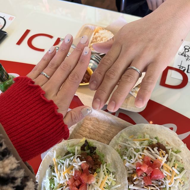 【銀座ダイヤモンドシライシの口コミ】 指輪のデザインは、お互いの手や指の骨格を診断してもらい、指輪と手が綺…