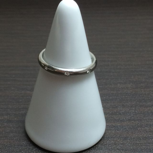 【カルティエ(Cartier)の口コミ】 長く使うものなので、シンプルな指輪を探していました。この指輪は、シン…